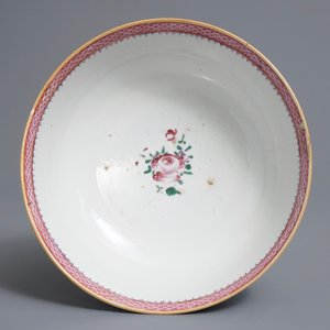 A Chinese famille rose English market naval subject bowl, Qianlong — photo 5