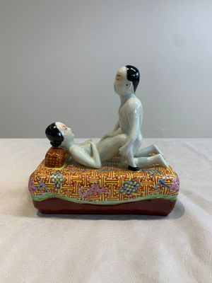 A Chinese famille rose 'erotic' group, You Lin Ji Zao 游林記造 mark, 20th C. — photo 2