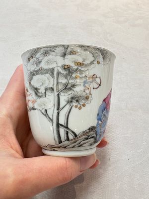 A Chinese famille rose 'erotic subject' cup and saucer, Yongzheng/Qianlong — photo 4