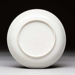 A Chinese famille rose 'erotic subject' cup and saucer, Yongzheng/Qianlong — photo 3