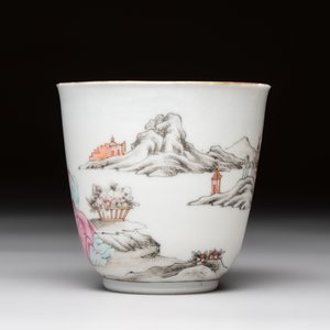 A Chinese famille rose 'erotic subject' cup and saucer, Yongzheng/Qianlong — photo 5