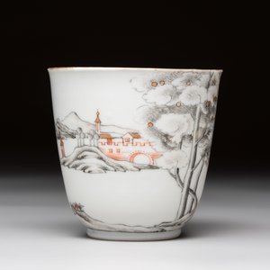 A Chinese famille rose 'erotic subject' cup and saucer, Yongzheng/Qianlong — photo 6