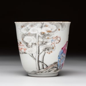 A Chinese famille rose 'erotic subject' cup and saucer, Yongzheng/Qianlong — photo 7