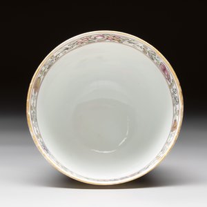 A Chinese famille rose 'erotic subject' cup and saucer, Yongzheng/Qianlong — photo 8
