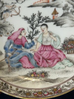 A Chinese famille rose 'erotic subject' cup and saucer, Yongzheng/Qianlong — 照片 12