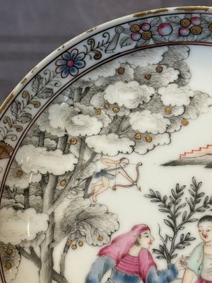 A Chinese famille rose 'erotic subject' cup and saucer, Yongzheng/Qianlong — 照片 14