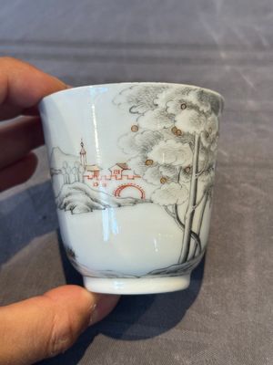 A Chinese famille rose 'erotic subject' cup and saucer, Yongzheng/Qianlong — 照片 4