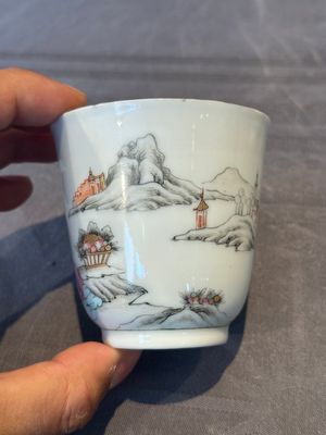 A Chinese famille rose 'erotic subject' cup and saucer, Yongzheng/Qianlong — 照片 5
