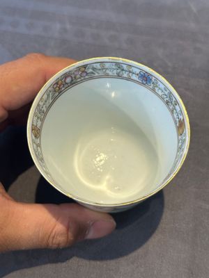 A Chinese famille rose 'erotic subject' cup and saucer, Yongzheng/Qianlong — 照片 7