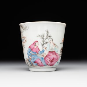 A Chinese famille rose 'erotic subject' cup and saucer, Yongzheng/Qianlong — 照片 4