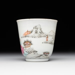 A Chinese famille rose 'erotic subject' cup and saucer, Yongzheng/Qianlong — 照片 5