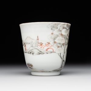 A Chinese famille rose 'erotic subject' cup and saucer, Yongzheng/Qianlong — 照片 6