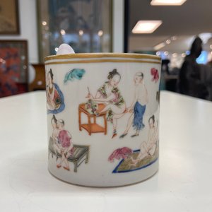 A Chinese famille rose 'erotical subject' brush pot, 1st half 19th C. — photo 24