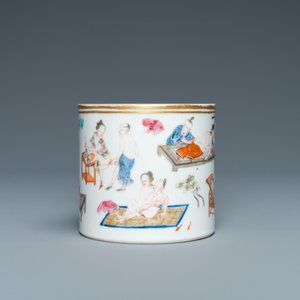 A Chinese famille rose 'erotical subject' brush pot, 1st half 19th C. — photo 6