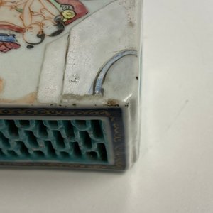A Chinese famille rose 'erotical subject' cricket box, 1st half 19th C. — photo 13