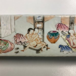 A Chinese famille rose 'erotical subject' cricket box, 1st half 19th C. — photo 16