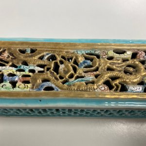 A Chinese famille rose 'erotical subject' cricket box, 1st half 19th C. — photo 22