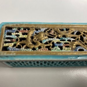 A Chinese famille rose 'erotical subject' cricket box, 1st half 19th C. — photo 23