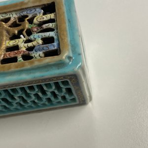 A Chinese famille rose 'erotical subject' cricket box, 1st half 19th C. — photo 9