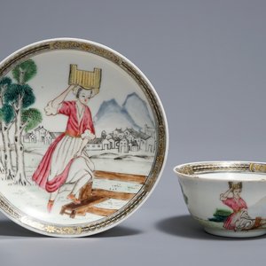 A Chinese famille rose erotical subject cup and saucer, Yongzheng — 照片 2