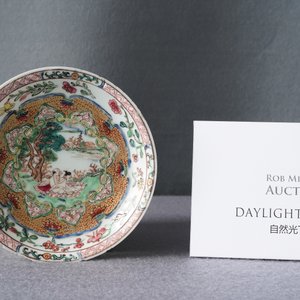 A Chinese famille rose 'erotical subject' saucer, Yongzheng — 照片 3