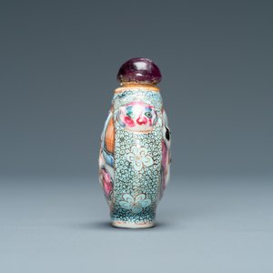 A Chinese famille rose 'erotical subject' snuff bottle, Qianlong mark, 19th C. — photo 4