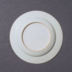 A Chinese famille rose European market 'bianco sopra bianco' plate, Qianlong — photo 4