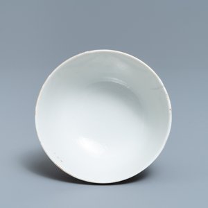 A Chinese famille rose 'European subject' cup and saucer, Qianlong — 照片 8