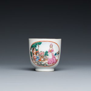 A Chinese famille rose 'European subject' cup and saucer, Qianlong — 照片 5