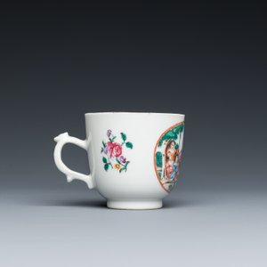 A Chinese famille rose 'European subject' cup and saucer, Qianlong — 照片 8