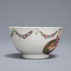 A Chinese famille rose 'European subject' cup and saucer, Qianlong — photo 5