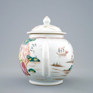 A Chinese famille rose European subject porcelain teapot with Sailor’s Farewell, Qianlong, 18th C. — 照片 4