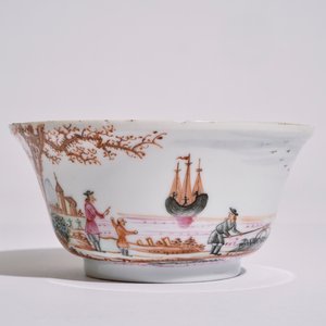 A Chinese famille rose export bowl with a harbour scene, Qianlong — 照片 2