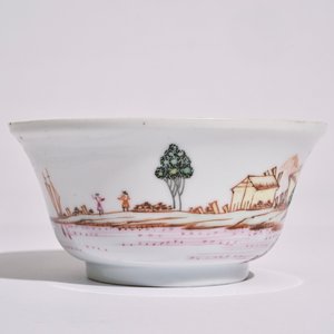 A Chinese famille rose export bowl with a harbour scene, Qianlong — 照片 4
