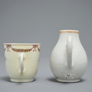 A Chinese famille rose export milk jug, a saucer and a cup, Qianlong — photo 7