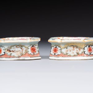 A Chinese famille rose export milk jug, two salts and a barrel-shaped tankard, Qianlong — 照片 15