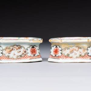 A Chinese famille rose export milk jug, two salts and a barrel-shaped tankard, Qianlong — 照片 17