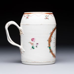 A Chinese famille rose export milk jug, two salts and a barrel-shaped tankard, Qianlong — 照片 5