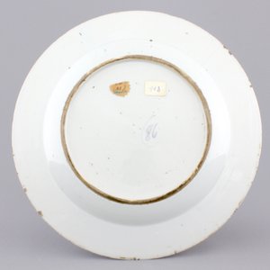 A Chinese famille rose export porcelain armorial plate, Qianlong, 18th C. — foto 2