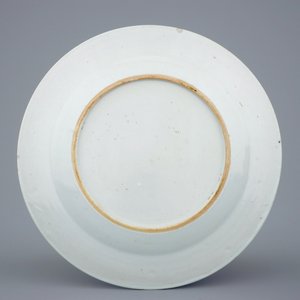 A Chinese famille rose export porcelain armorial plate, Qianlong, 18th C. — photo 2