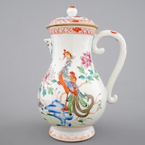 Une aiguière et son couvercle en porcelaine de Chine famille rose, 18ème — photo 1