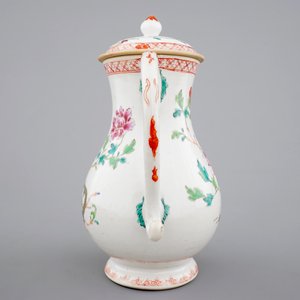 Une aiguière et son couvercle en porcelaine de Chine famille rose, 18ème — photo 2