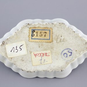 A Chinese famille rose export porcelain mythological spoon tray with Leda and the swan, 18th C. — photo 2