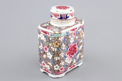 A Chinese famille rose export porcelain tea caddy, Qianlong, 18th C.