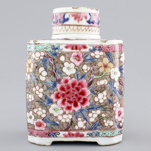 A Chinese famille rose export porcelain tea caddy, Qianlong, 18th C. — foto 4