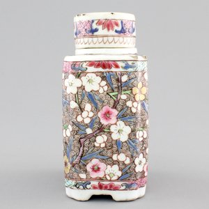 A Chinese famille rose export porcelain tea caddy, Qianlong, 18th C. — foto 5