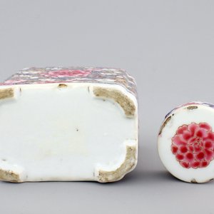 A Chinese famille rose export porcelain tea caddy, Qianlong, 18th C. — foto 6