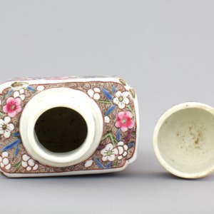A Chinese famille rose export porcelain tea caddy, Qianlong, 18th C. — foto 7