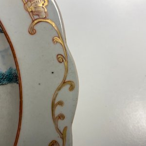 A Chinese famille rose export porcelain 'The judgement of Paris' plate, Qianlong — photo 3
