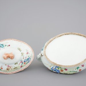 A Chinese famille rose export porcelain tureen on stand, Qianlong, 18th C. — 照片 8